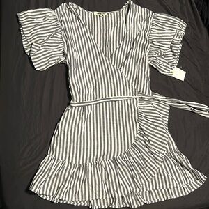 Short ruffle strip wrap around dress large SWIM SUIT COVER UP!!